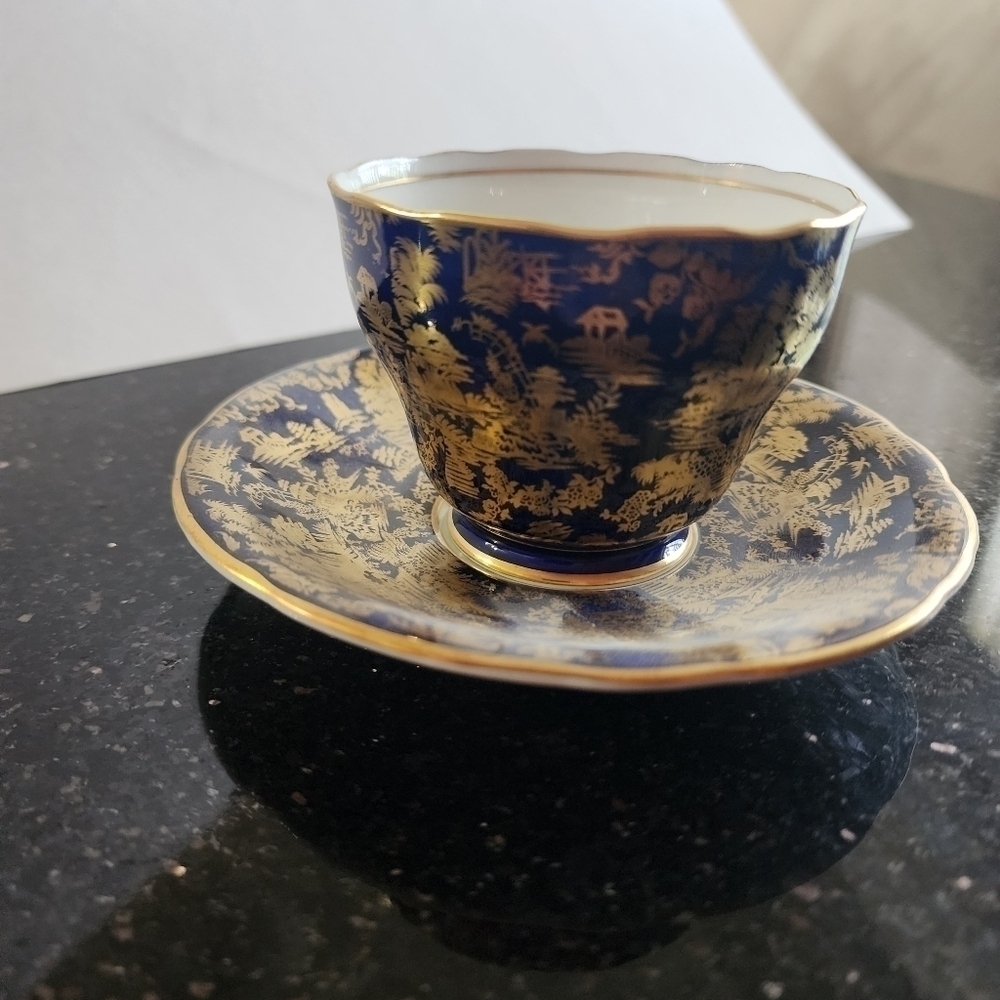 Vintage Aynsley Cobalt Blue and Gold Teacup and Saucer, England - Picture 3 of 13